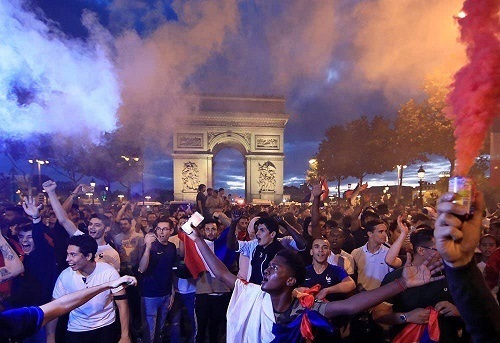 パリロシアW杯準決勝勝利後02.jpg