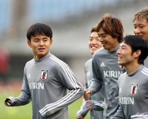 久保建英2019代表ジョギング06.jpg