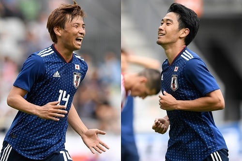 乾と香川パラグアイ戦.jpg