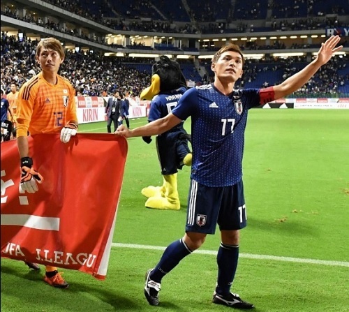 青山2018コスタリカ戦試合後横断幕.jpg