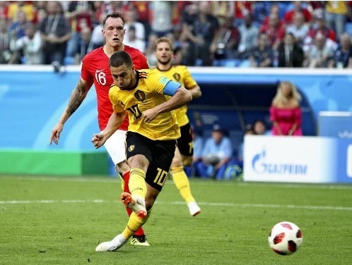 アザールW杯イングランド戦シュート.jpg