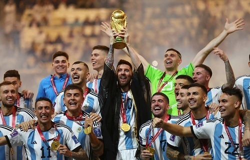 アルゼンチン代表2022W杯優勝.jpg