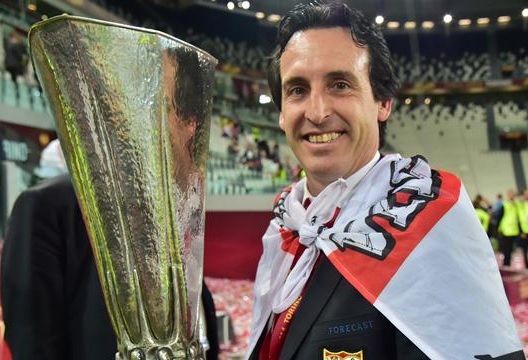 エメリ監督EL優勝.jpg