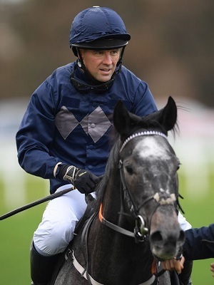 オーウェン競馬.jpg