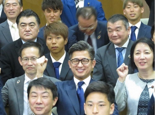 カズ市役所訪問02.jpg