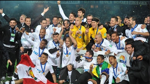 コリンチャンス2012CWC優勝集合写真.jpg