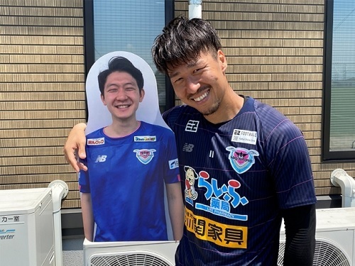 サガン鳥栖段ボールサポと豊田.jpg
