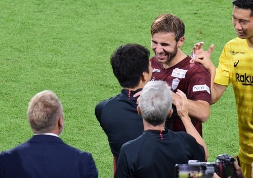 サンペール天皇杯初ゴール試合後.jpg