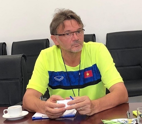 トルシエ監督u19ベトナム記者会見.jpg