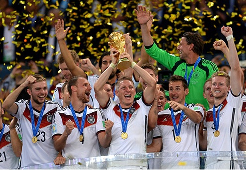 ドイツW杯優勝トロフィー.jpg