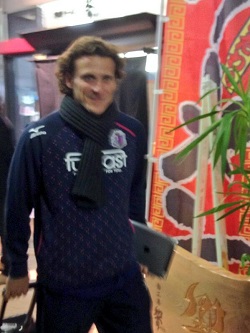 フォルラン移動セレッソ01jpg.jpg