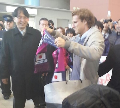 フォルラン関空入り17.jpg