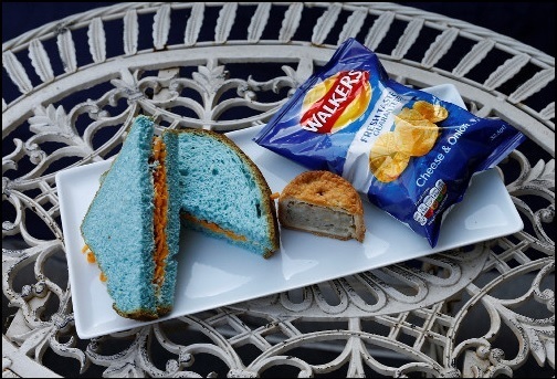 レスター青色サンドイッチ.jpg