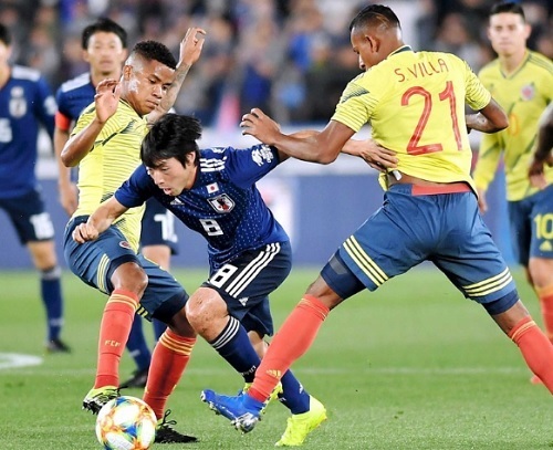 中島2019コロンビア戦ドリブル.jpg