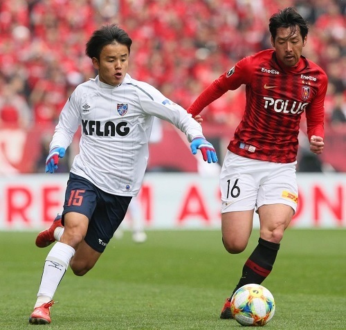 久保建英2019第5節ドリブル02.jpg