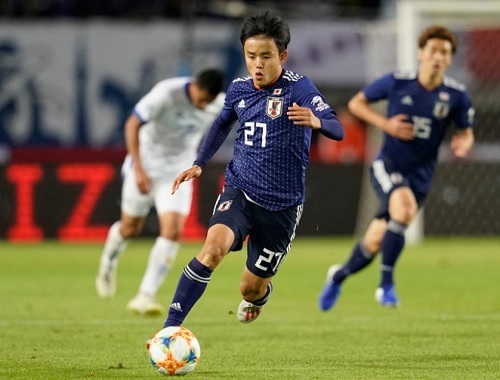 久保建英代表デビュー戦ドリブル.jpg