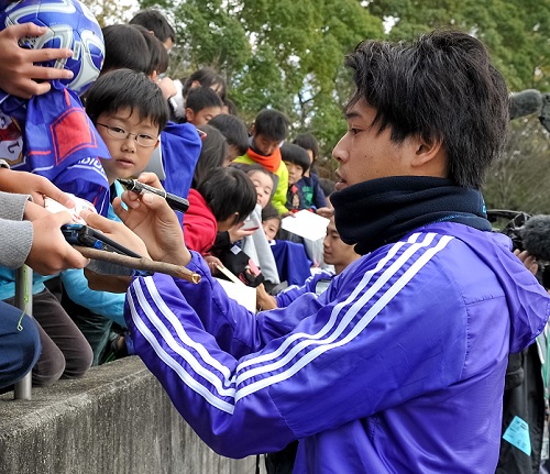 内田2014ホンジュラス戦後サイン.jpg