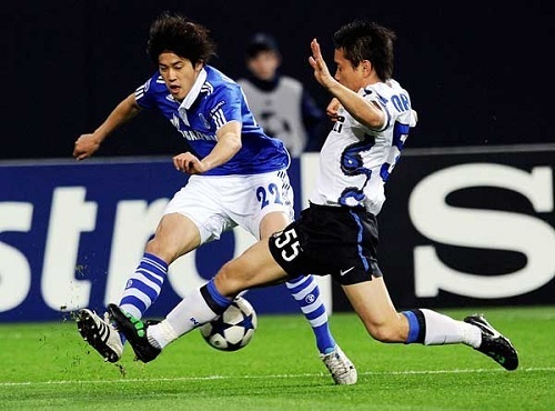内田と長友CLベスト8.jpg