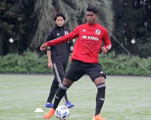 内田篤人U-19指導02.jpg