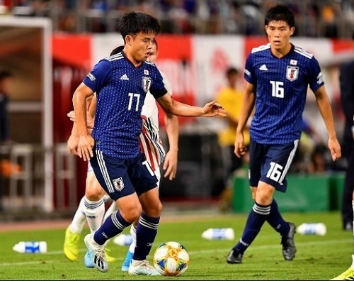 冨安と久保2019パラグアイ戦.jpg