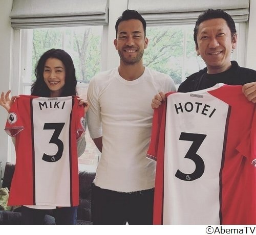 吉田麻也と布袋夫妻.jpg