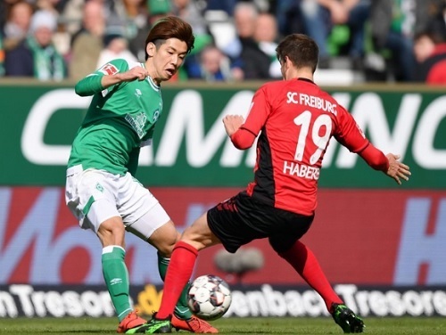 大迫2019第29節競り合い.jpg