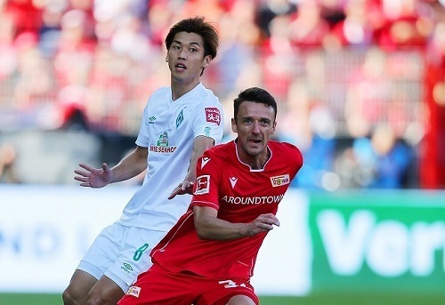 大迫2019第4節競り合い.jpg