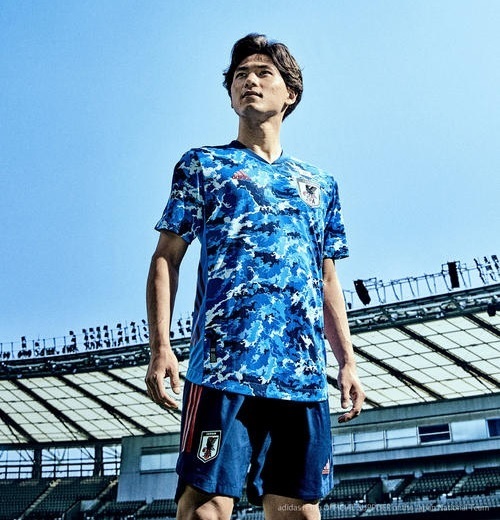 日本代表2019新ユニ南野.jpg