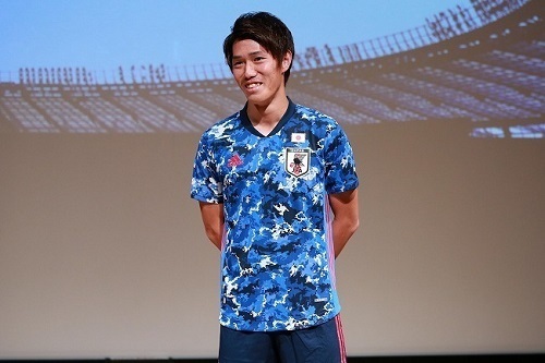 日本代表2019新ユニ遠藤.jpg