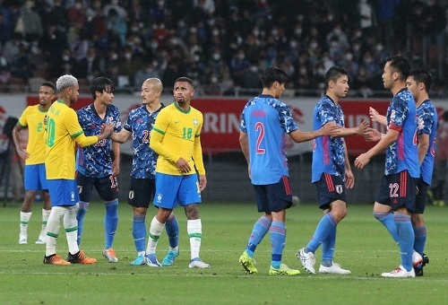 日本代表ブラジル戦後握手.jpg
