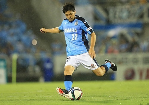 松井大輔磐田ドリブル.jpg