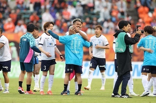 横浜FC2024最終節02.jpg