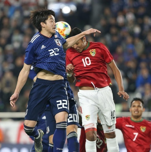西2019ボリビア戦競り合い.jpg