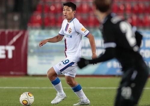 西村拓真CSKAドリブル.jpg