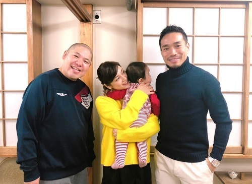 長友家族と三瓶.jpg