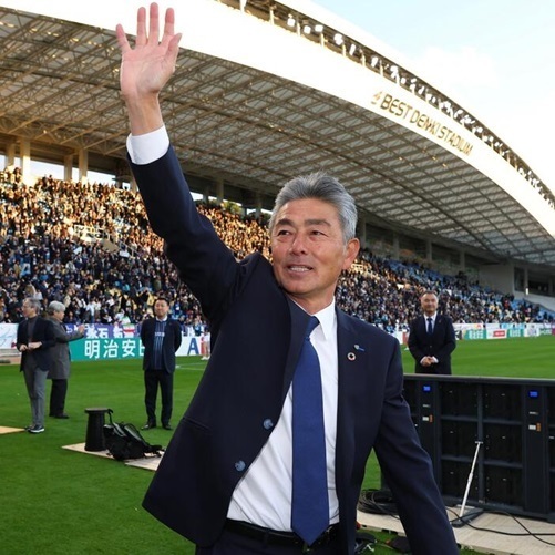 長谷部監督福岡最終戦.jpg