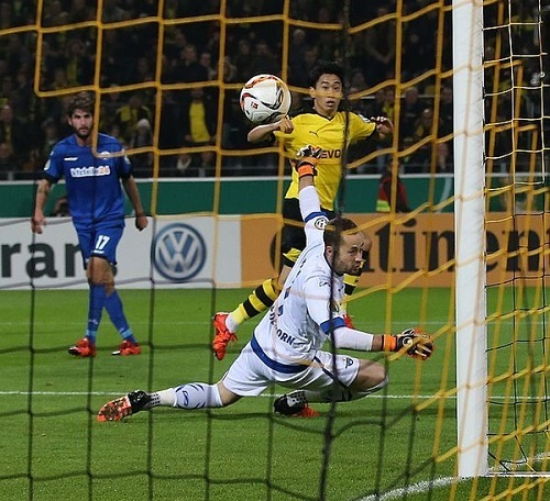香川2015DFBパーダーボルン戦ゴール001.jpg